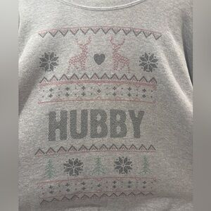 Vintage “Hubby” Christmas Sweatshirt – Gray Holiday Pullover – Men XL